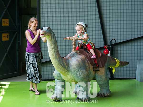 Design And Production Of Apatosaurus Walking Ride