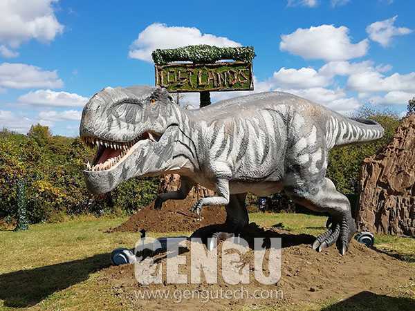 Differences Between the Fiberglass Dinosaurs And Animatronic Dinosaurs